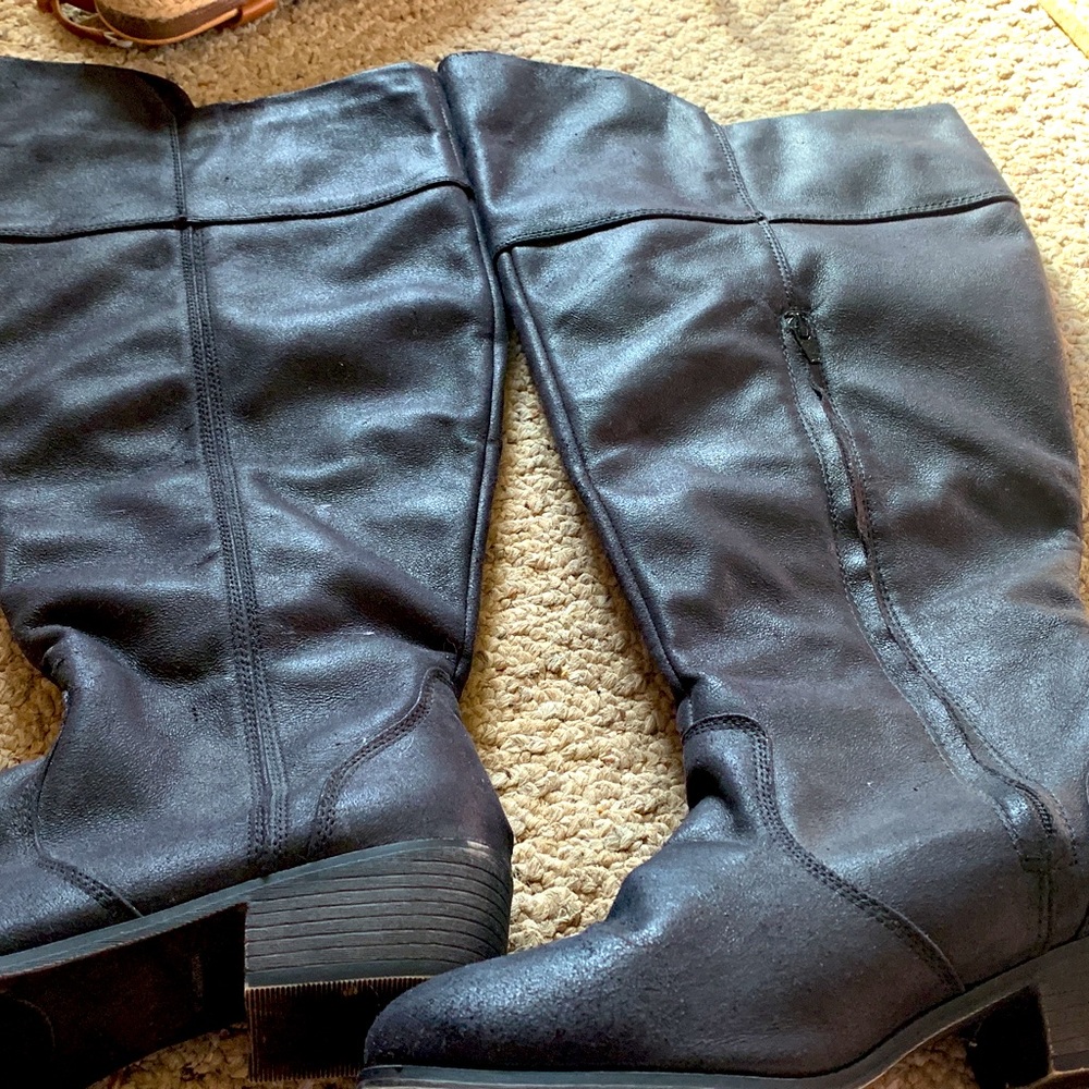 EUC slightly over the knee black boots. Size 10w.  Worn a handful of times.
